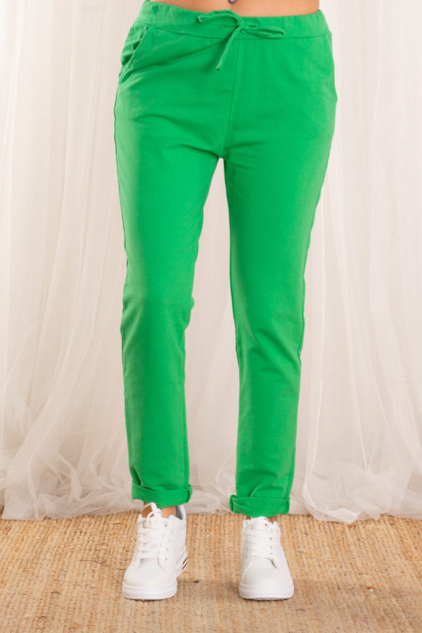 Pantalón de algodón bordado, muy cómodo y fresquito para esta primavera verano, ideal para combinar con blusas o caftanes al tono.