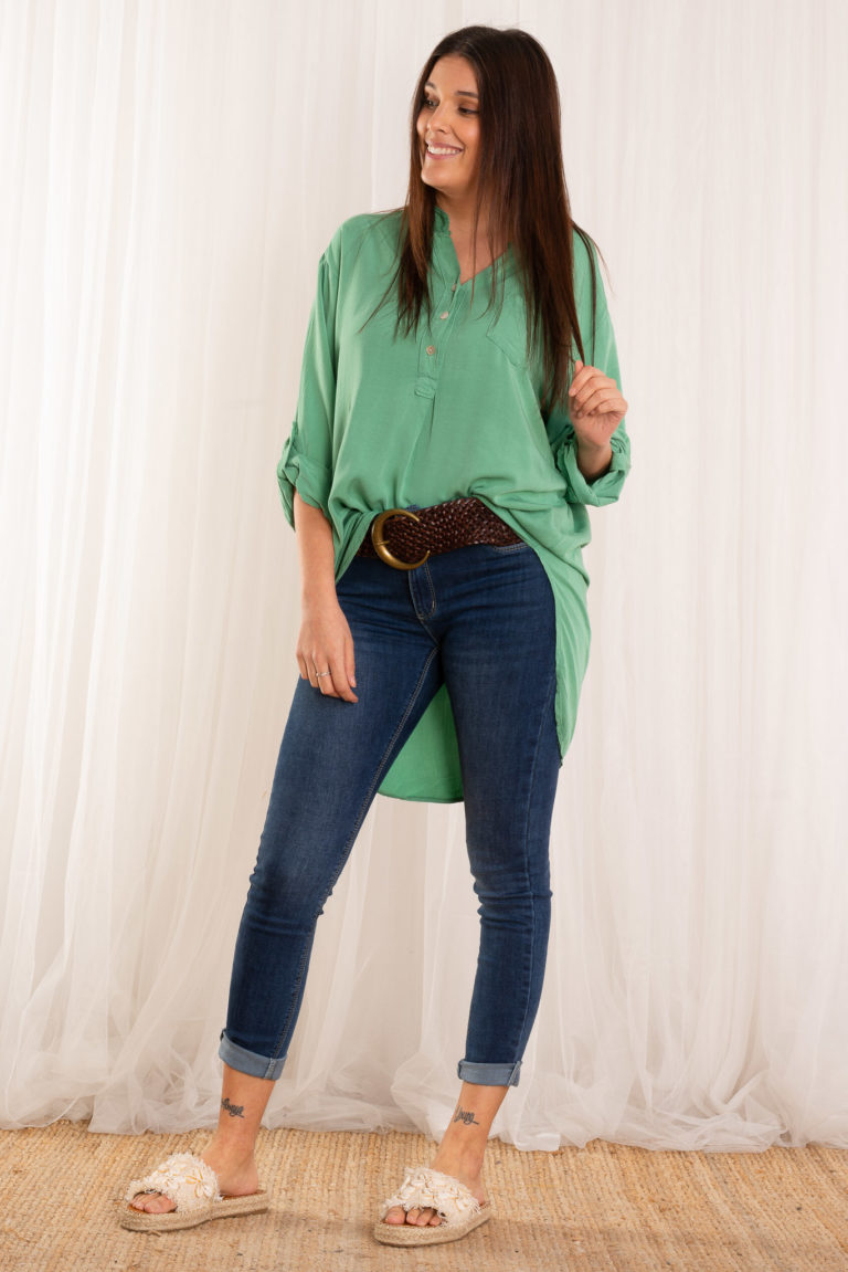 outfit blusa verde botella