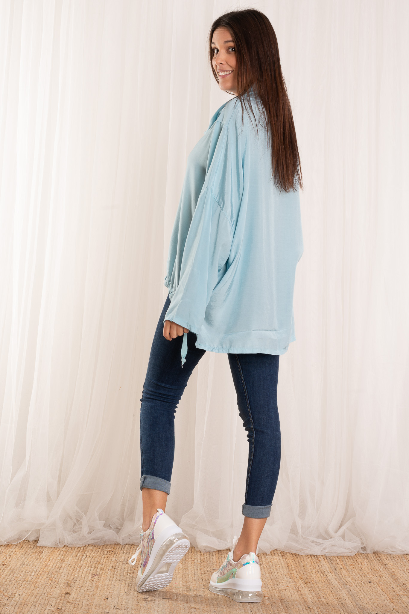 outfit blusa azul cielo