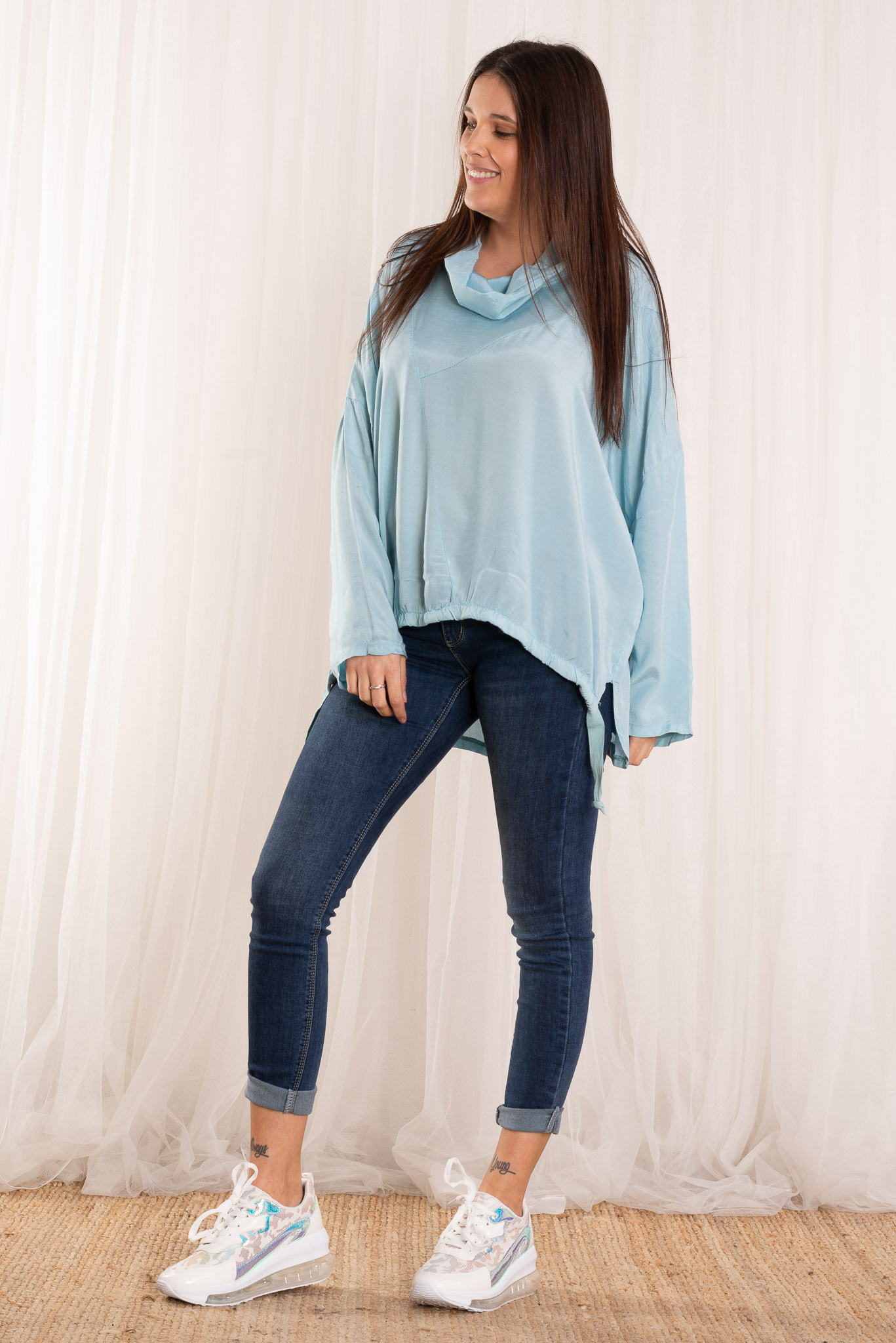 outfit blusa azul cielo