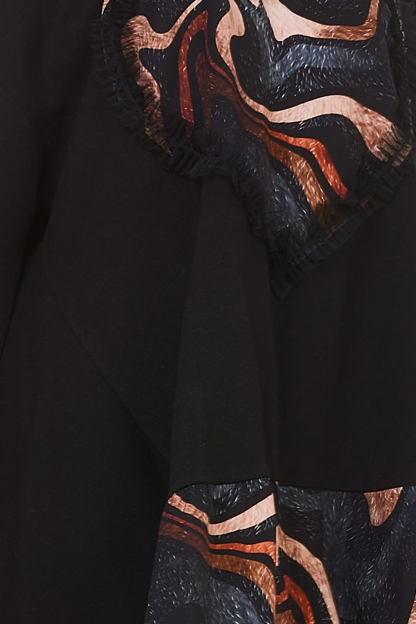 Vestido corto de algodón con estampado en el acabado y motivo de corazón en la parte frontal. Trae manga larga remangable