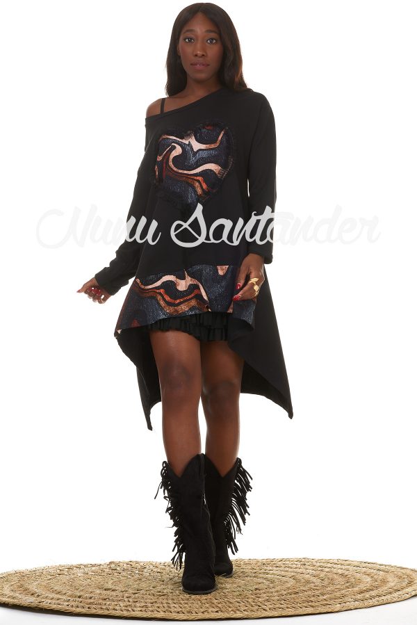 Vestido corto de algodón con estampado en el acabado y motivo de corazón en la parte frontal. Trae manga larga remangable