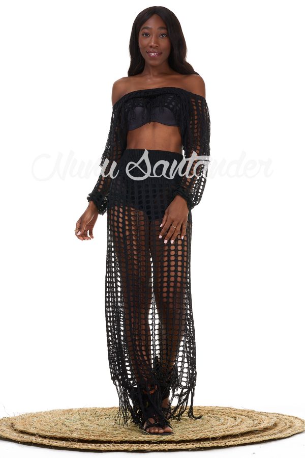 Conjunto de top y falda de crochet. La parte de arriba trae manga larga y elásticos en el escote y en los puños