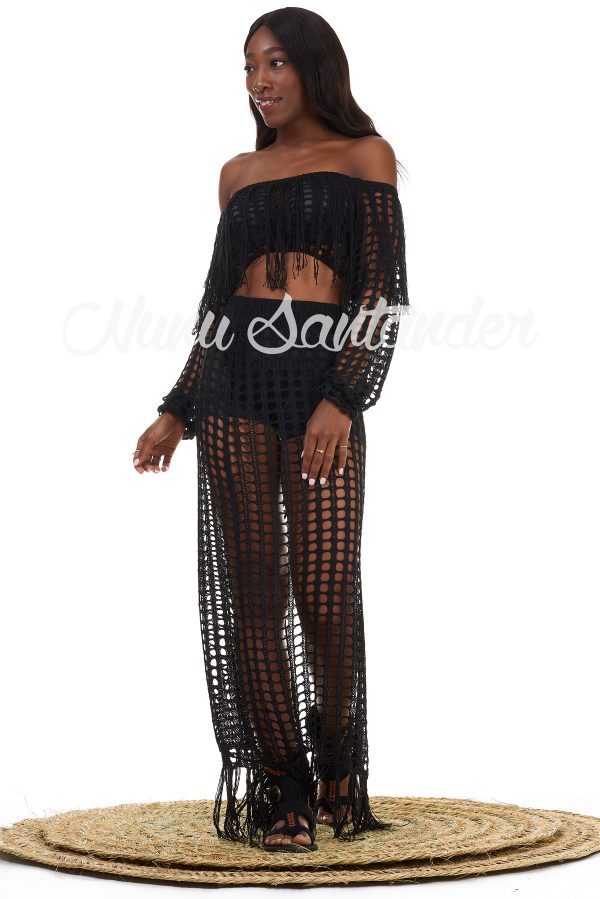 Conjunto de top y falda de crochet. La parte de arriba trae manga larga y elásticos en el escote y en los puños