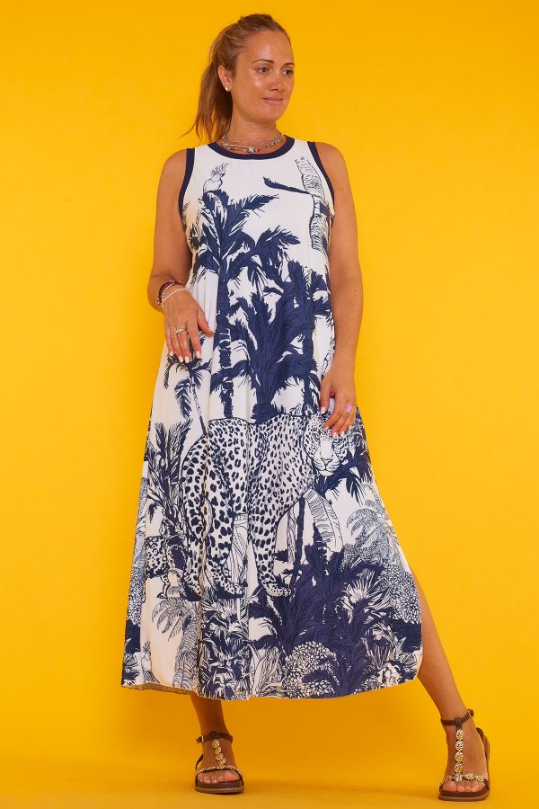 Un vestido largo elástico sin mangas que tiene una apertura decorativa en la parte inferior y un estampado creativo que cubre toda la prenda.
