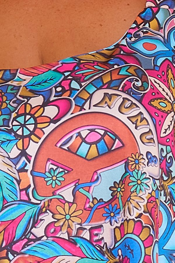 Mono Peli: mono elástico de punto frío con bolsillos laterales, ajuste cómodo y goma en el cuello y piernas. Diseño fresco, ligero y versátil.