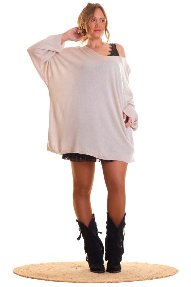 Jersey Romina: jersey oversize elástico con cuello en pico y tejido ligero y suave. Comodidad y estilo para cualquier ocasión.