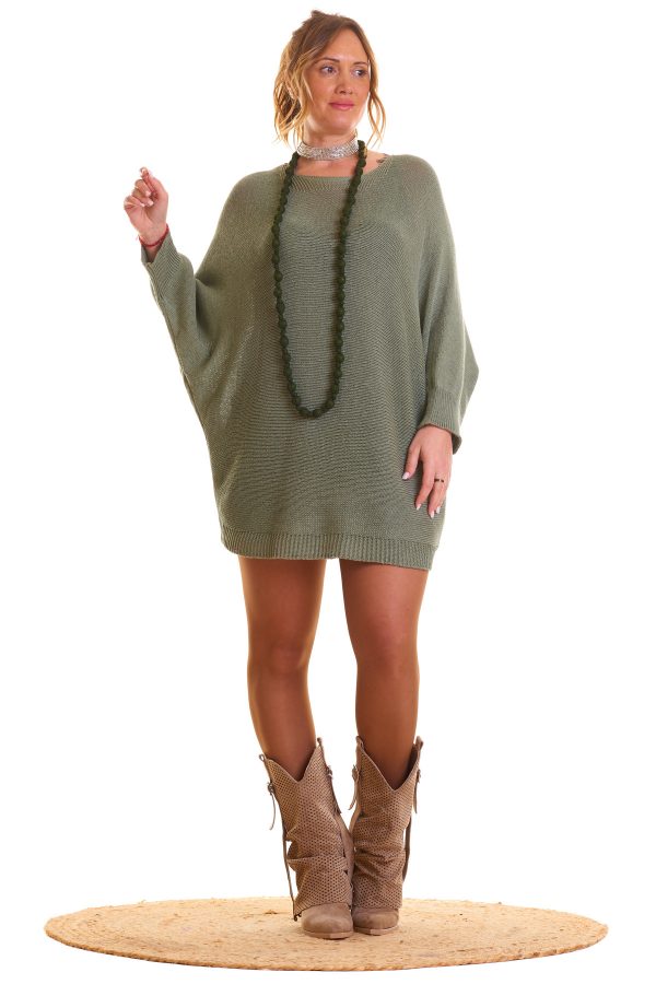 Jersey Balbina: jersey calado elástico con manga murciélago y apertura decorativa en la espalda. Ligero, cómodo y perfecto para un look sofisticado.