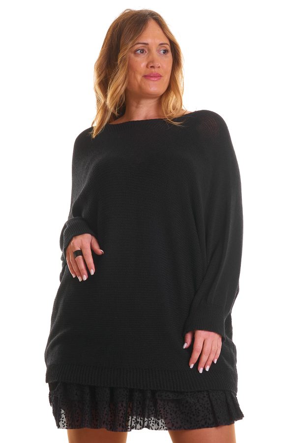 Jersey Balbina: jersey calado elástico con manga murciélago y apertura decorativa en la espalda. Ligero, cómodo y perfecto para un look sofisticado.