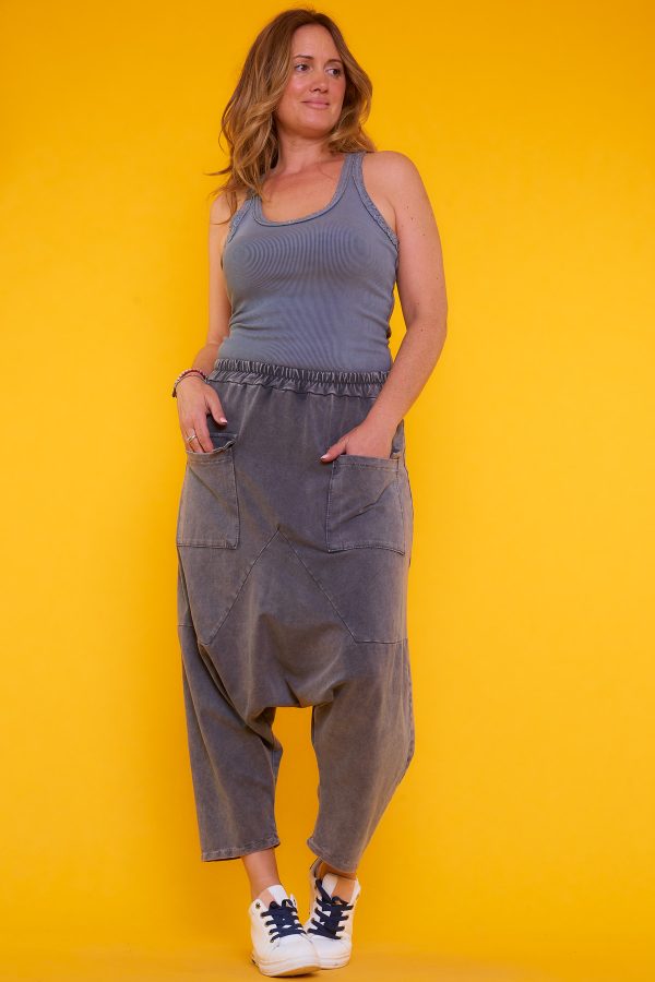 Pantalón Baggy Graciela: pantalón elástico con bolsillos frontales, tejido suave y cintura ajustable. Diseño fresco, cómodo y versátil.