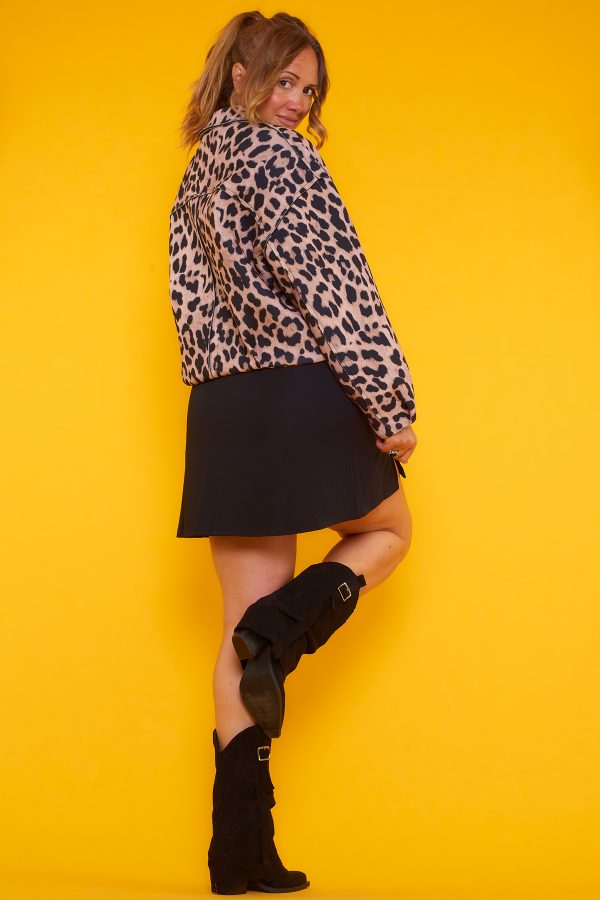 Chaqueta Morfeo: chaqueta elástica con cremallera y estampado animal print. Diseño cómodo y sofisticado que realza cualquier outfit.