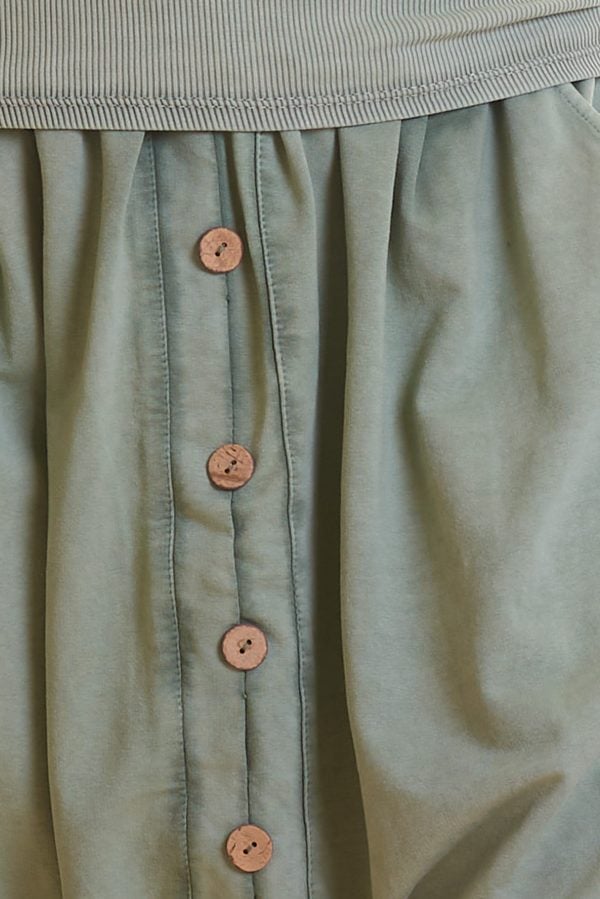 Pantalón Baggy de algodón con botones elástico con trabillas para cinturón y cintura ajustable. Diseño moderno, cómodo y versátil.