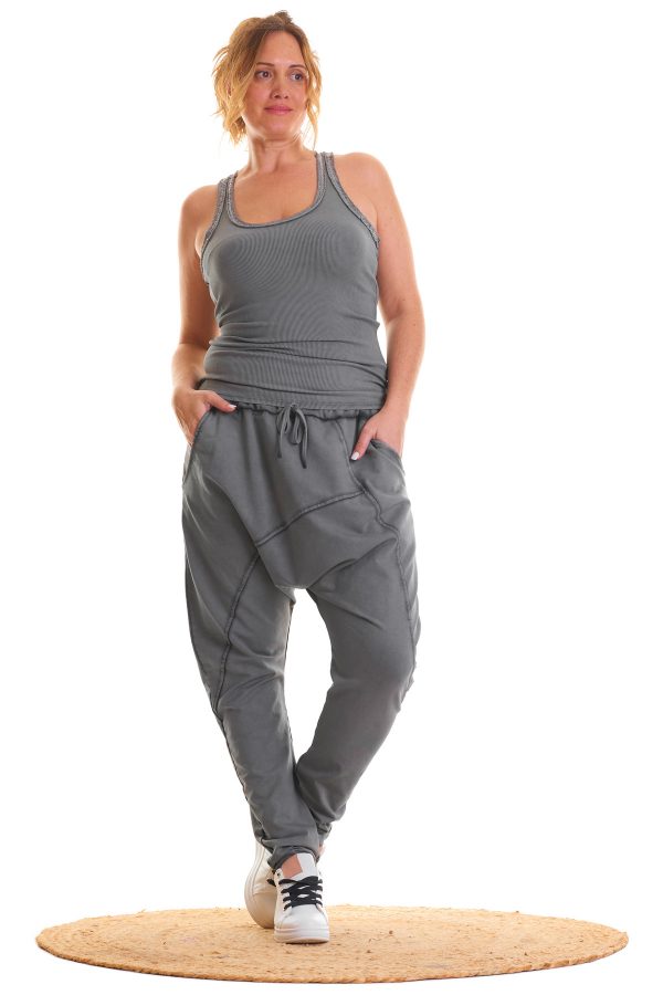 Pantalón Baggy gris gastado elástico con bolsillos funcionales, cintura ajustable y tejido ligero de algodón.