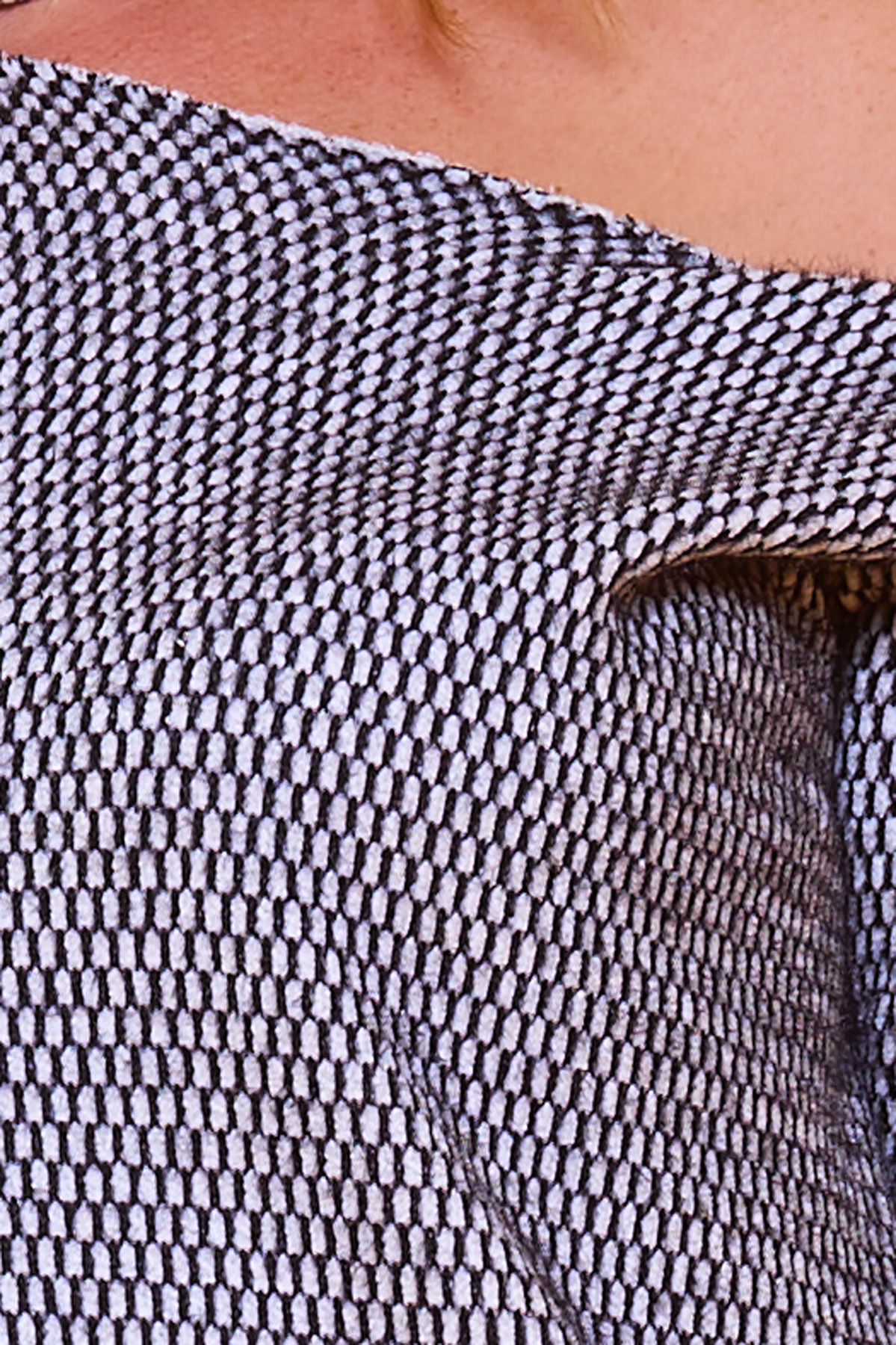 Vestido Corto Manga Larga Científico Vestido elástico de manga larga con diseño sofisticado y tejido ultra suave. Ideal para un look moderno, versátil y cómodo.