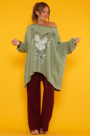 Blusa Butterfly: blusa oversize asimétrica con picos laterales, strass brillante y detalles en tejido lurex. Ligera, moderna y perfecta para un look sofisticado.