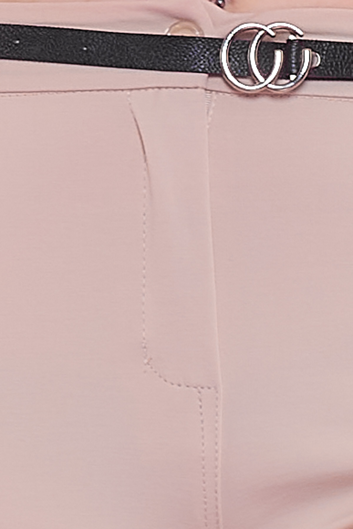 Pantalón Colibri Beige Un pantalón que tiene dos bolsillos en la parte frontal. Se cierra por medio de cremallera y botón. Tiene un cinturón incluido.