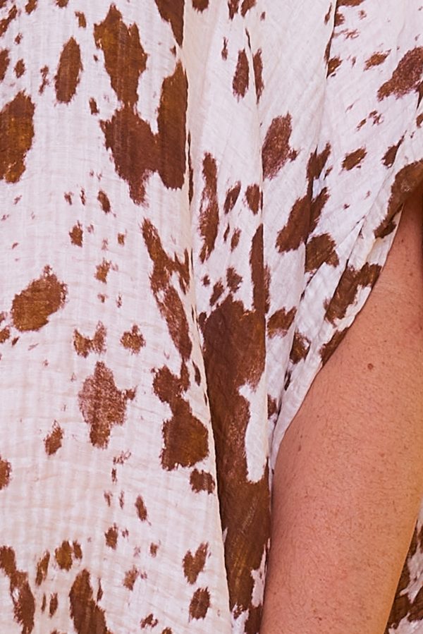 Una blusa amplia que tiene manga francesa y que su tejido es extremadamente suave y ligero, garantizando comodidad y frescura en todo momento.