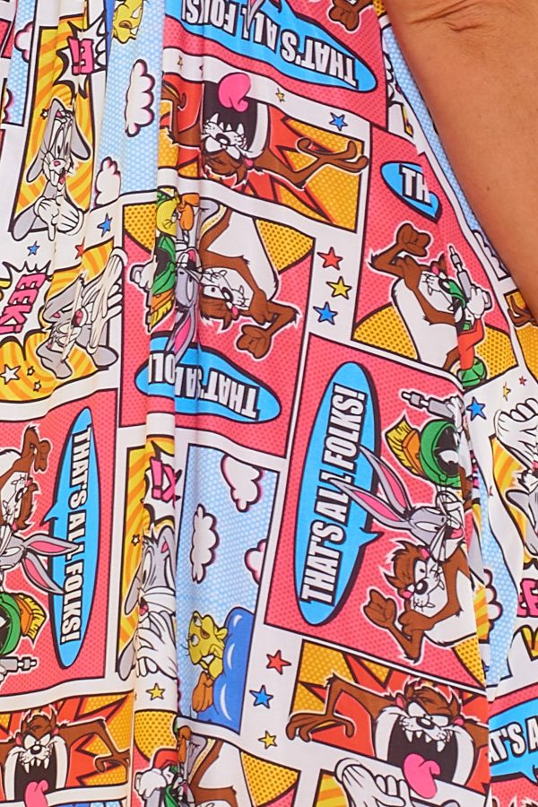 Vestido largo estampado de punto frío que es elástico de tirantes fijos. Tiene bolsillos y goma elástica en su borde superior trasero.