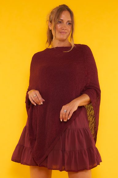 Poncho Denpasar Un poncho elástico que se caracteriza por su corte asimétrico, teniendo su parte central más larga que las laterales.