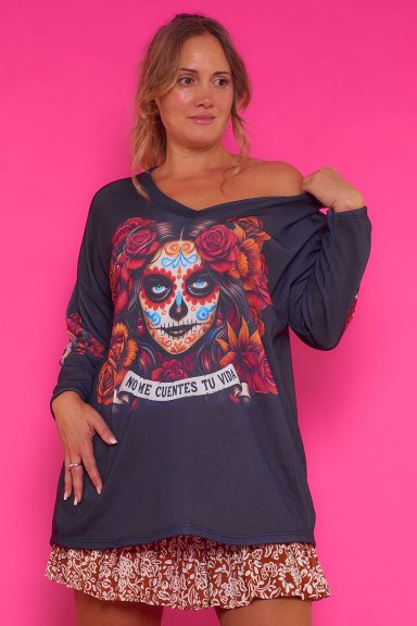 Jersey Cansada 7 Jersey Cansada: jersey elástico con escote en pico y forro polar interior. Suave, cómodo y perfecto para los días fríos.