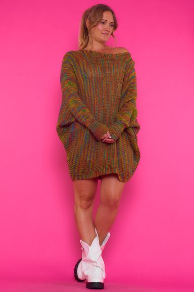 Vestido Corto/ Jersey Manga Murciélago Whitehorse Kaki Un vestido elástico que se caracteriza por tener manga murciélago y por tener múltiples colores que estilizan la prenda por completo.