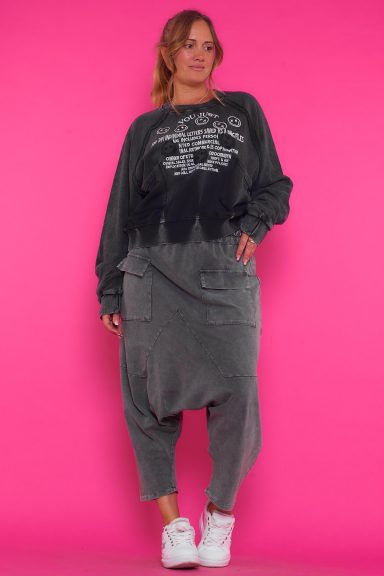 Pantalón Baggy Graciela: pantalón elástico con bolsillos frontales, tejido suave y cintura ajustable. Diseño fresco, cómodo y versátil.