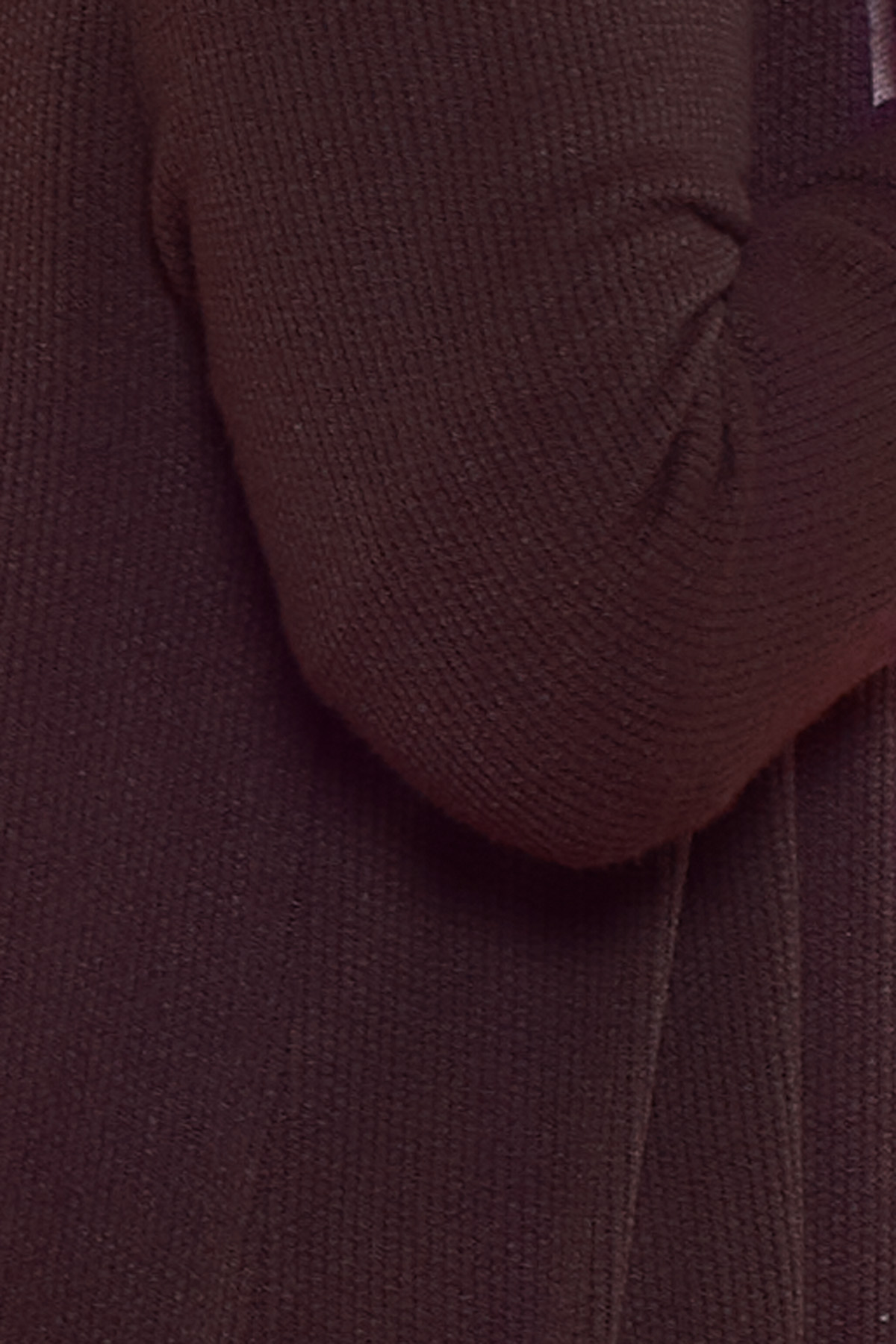 Chaqueta Larga Abierta Medan Una chaqueta elástica de tejido suave que tiene manga larga y que se caracteriza por ser larga y por mantenerse siempre abierta.