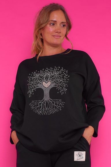 Una sudadera elástica de cuello redondo que se caracteriza por tener un estampado hecho y formado con strass.