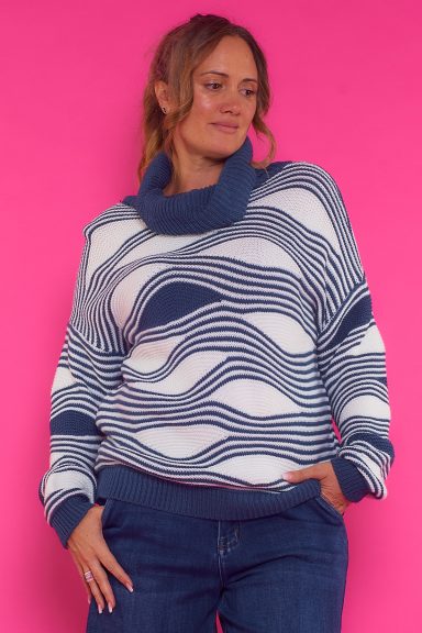 Jersey Estampado Cuello De Tortuga Clare 1 Un jersey elástico de punto estampado que se caracteriza por tener un cuello de tortuga que estiliza la prenda por completo.