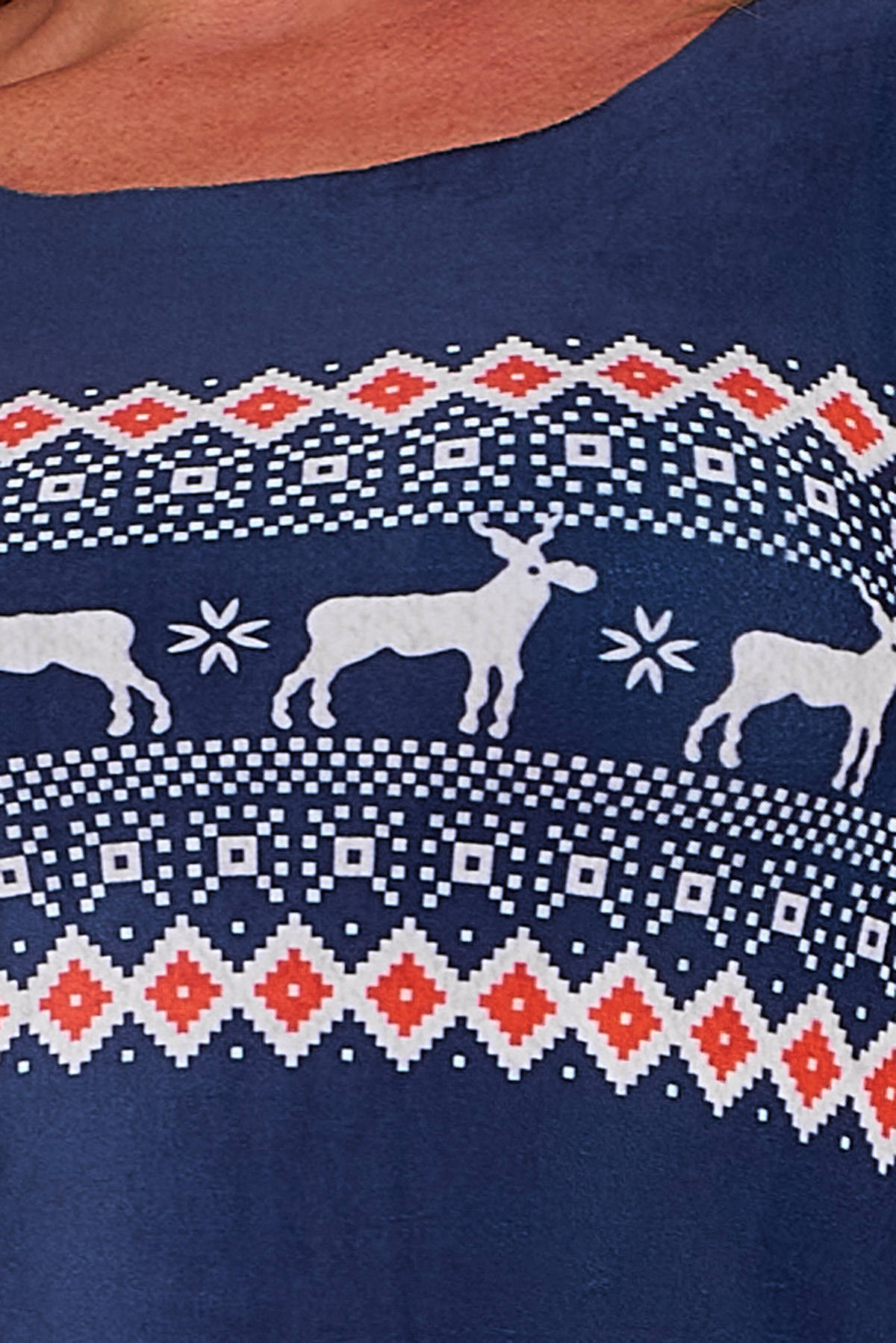 Vestido Corto Calaca New 2 Un vestido corto elástico con bolsillos laterales y manga larga que se caracteriza por tener un estampado navideño, ideal para la temporada.