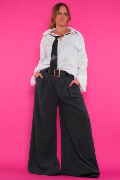 Pantalón Con Cinturón Wide-Leg Baquerizo Un pantalón de pierna ancha que se caracteriza por tener un cinturón incluido. Tiene bolsillos laterales y una goma elástica en la cintura.