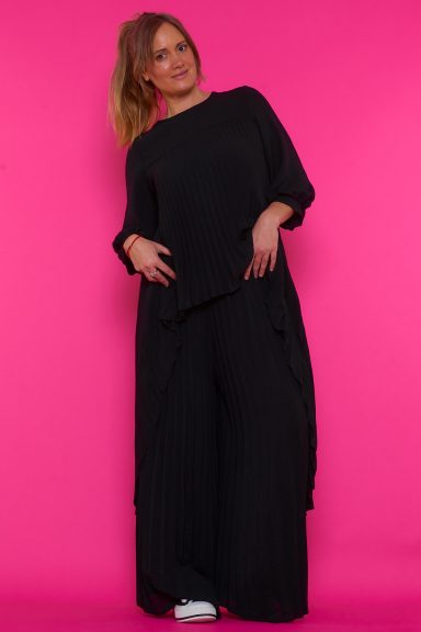 Descubre el conjunto plisado Waffle, ideal para la mujer boho-chic. Comodidad y estilo se unen en este diseño versátil que realza tu figura. ¡Perfecto para cualquier ocasión!