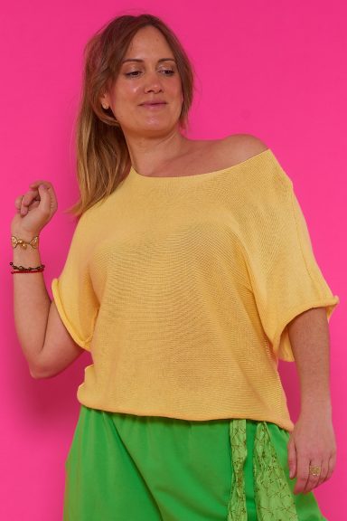 Jersey ancho algodón escote barco Doki Encuentra la comodidad y el estilo boho-chic con el jersey Doki de Nunu Santander. Confeccionado en 100% algodón, su diseño holgado y escote barco favorece a todas. ¡Perfecto para tus looks diarios!