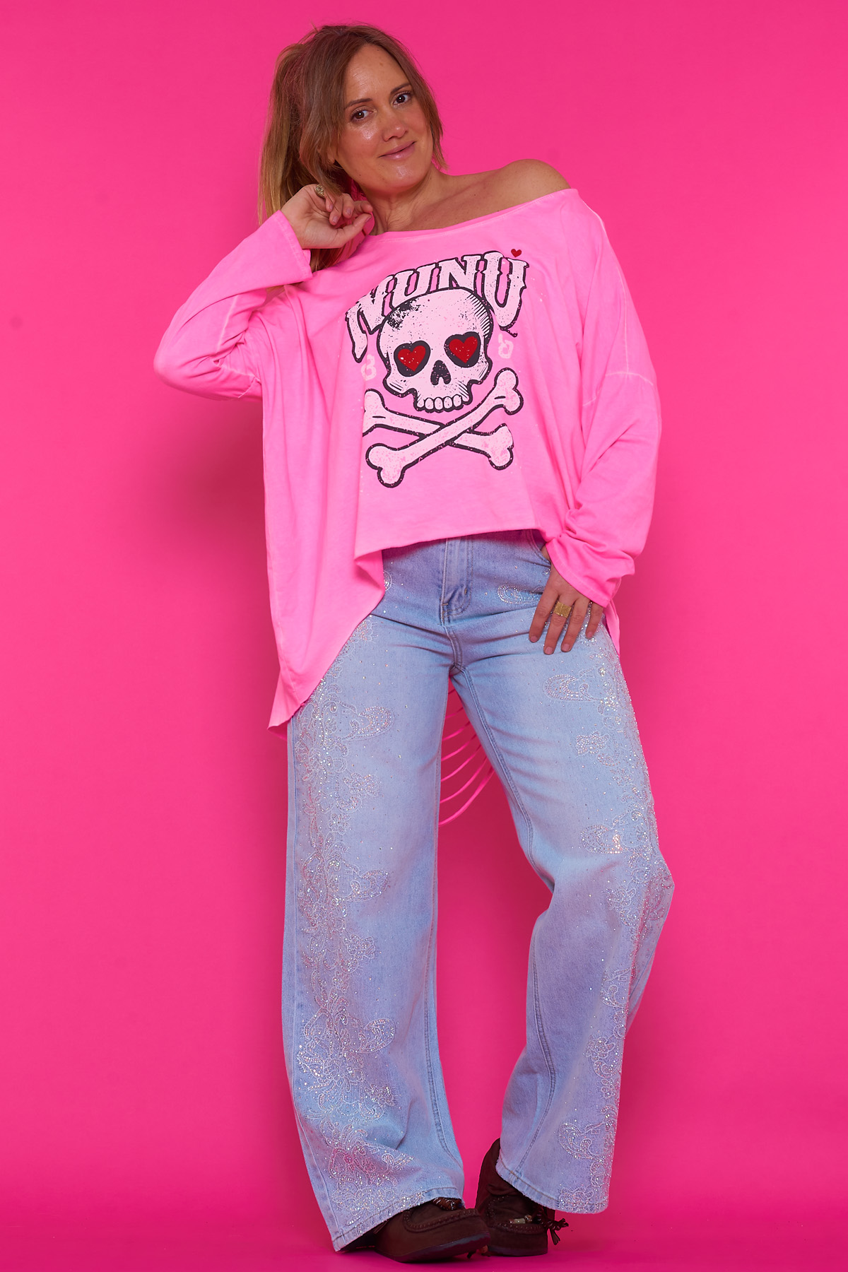 Vestido Camiseta Oversize Barbie Para Mujer – Algodón 100%, Logo Arcoíris Pastel, Color Gris Carbón