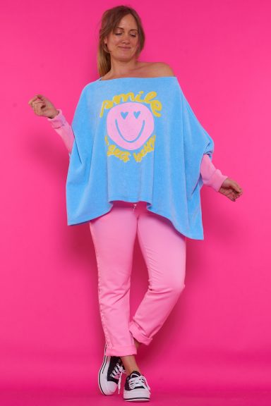 Sudadera oversize con alegre estampado smiley. Comodidad y estilo boho-chic para tu día a día. Favorece tu figura y añade un toque divertido. ¡Siente el confort Nunu Santander!