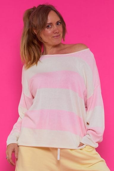 El jersey Sebseb es la pieza clave para tu estilo boho-chic. Confort de algodón, diseño holgado y rayas para un look casual y favorecedor. ¡Imprescindible en tu armario de Nunu Santander!