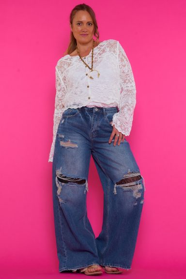 Descubre los Jeans anchos rotos Laral y eleva tu estilo boho-chic. Comodidad, diseño desenfadado y tendencia en una prenda perfecta para cualquier ocasión. ¡Consigue los tuyos!