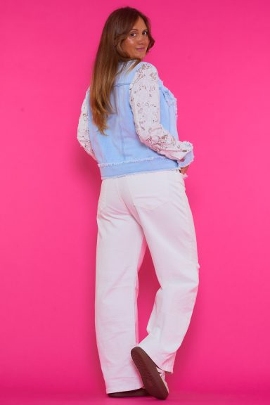Descubre los jeans Yinye de pierna ancha para un estilo boho-chic único. Comodidad y elegancia en una prenda versátil que estiliza tu figura. ¡Perfectos para cualquier ocasión!