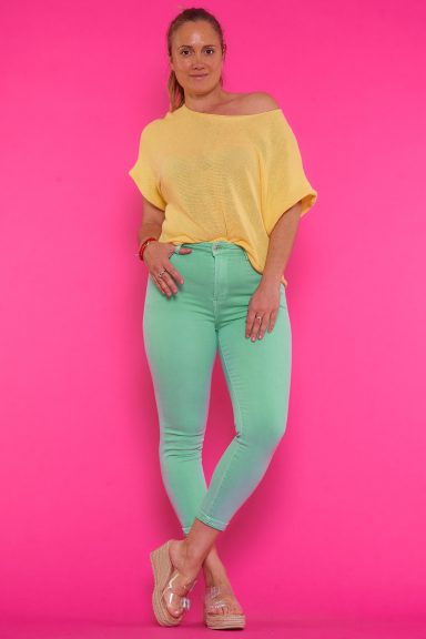 Descubre los Jeans slim fit Luso, perfectos para looks boho-chic. Diseño que realza tu figura y comodidad diaria. ¡Encuentra tu estilo en Nunu Santander!