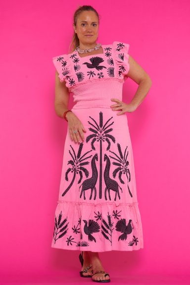 Conjunto Kizu boho-chic con bordados exóticos y mangas de volantes. Crea un look único y favorecedor para tus eventos de día. ¡Estilo y comodidad!