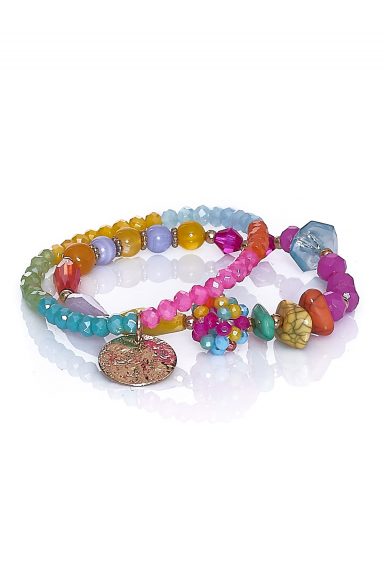 Añade un toque vibrante a tu estilo boho-chic con el set de pulseras Neuf 9. Abalorios de distintos colores y formas para realzar tu look con alegría y personalidad. ¡Descúbrelas!