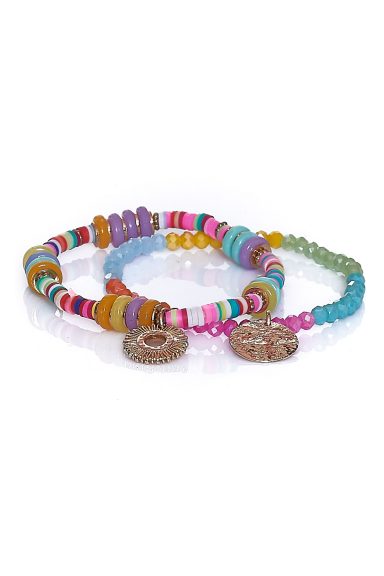 Añade color y alegría a tus muñecas con las pulseras multicolor Neuf 8 de Nunu Santander. Diseño boho-chic con abalorios y charms, perfectas para realzar tu estilo.
