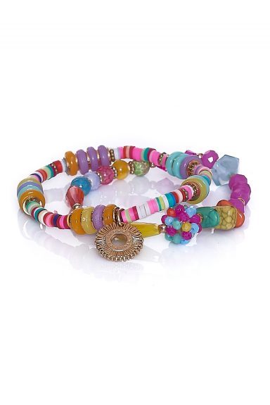 Descubre el conjunto de pulseras Neuf 7, con abalorios y dijes únicos. Añade un toque vibrante y boho-chic a tus outfits de Nunu Santander. ¡Perfectas para realzar tu estilo!