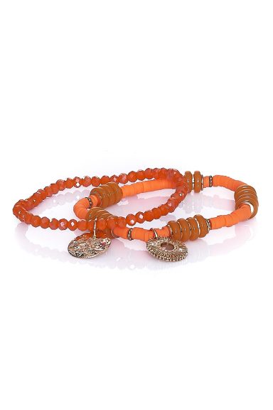 Pulseras boho conjunto Neuf 5 Añade un toque único a tus looks con el conjunto de pulseras Neuf 5. Diseño boho-chic con detalles artesanales, ideal para mujeres que buscan estilo y personalidad. ¡Descubre la magia en Nunu Santander!