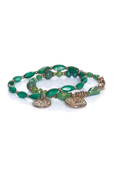 Descubre las pulseras Neuf 1, con abalorios y charms de diseño boho que realzan tu estilo. Perfectas para añadir un toque chic y natural a cualquier look. ¡Eleva tu outfit!