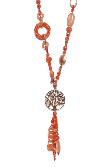 Descubre el Colgantes largo árbol Nove, una pieza boho-chic con cuentas y medallón que transformará tus looks. Aporta estilo y alarga tu figura. ¡Ideal para mujeres con alma libre!
