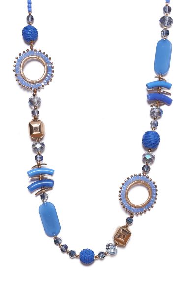 Descubre el colgante largo Sessanta, con diseño boho-chic y abalorios variados. Añade un toque único a tus looks diarios o especiales. ¡Realza tu estilo con Nunu Santander!