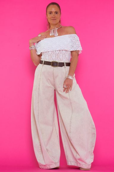 Blusa Cin de encaje con escote Bardot. Realza tus hombros y estiliza tu figura. Perfecta para looks boho-chic, de día o de noche.