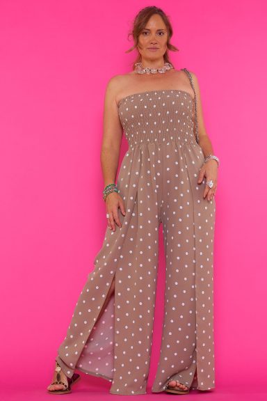 Mono palabra honor lunares Zela Descubre el mono Zela de Nunu Santander: palabra de honor, lunares y pata ancha. Estilo boho-chic perfecto para destacar en cualquier ocasión. ¡Comodidad y elegancia en una sola prenda!