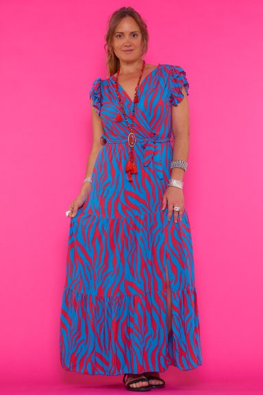 Descubre el vestido Iden, la pieza clave para tu estilo boho-chic. Diseño largo, estampado vibrante y caída fluida. Perfecto para deslumbrar en cualquier ocasión.